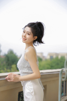 貂蝉抹胸开襟开叉裙穿搭
